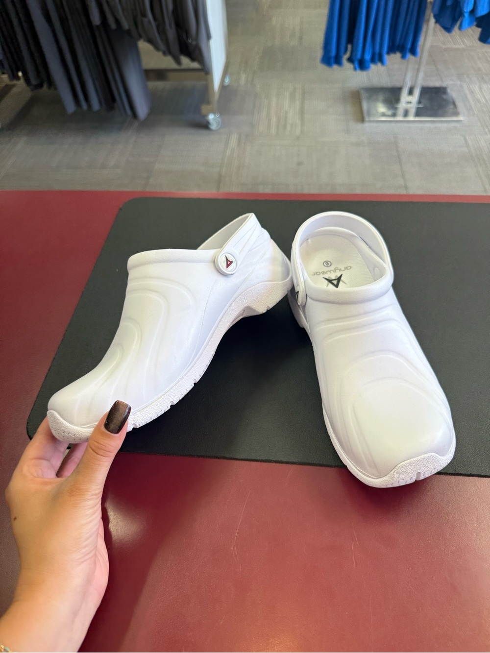 Women's nursing clogs
